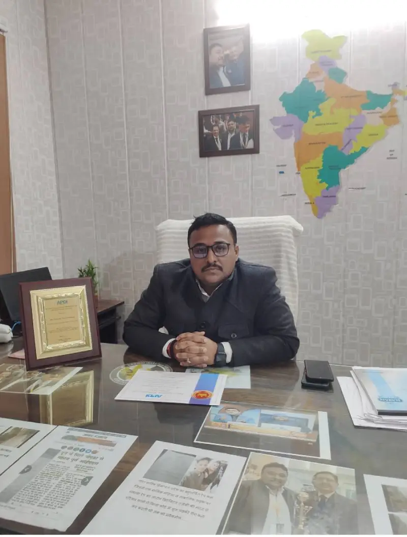 Detective at office 2023